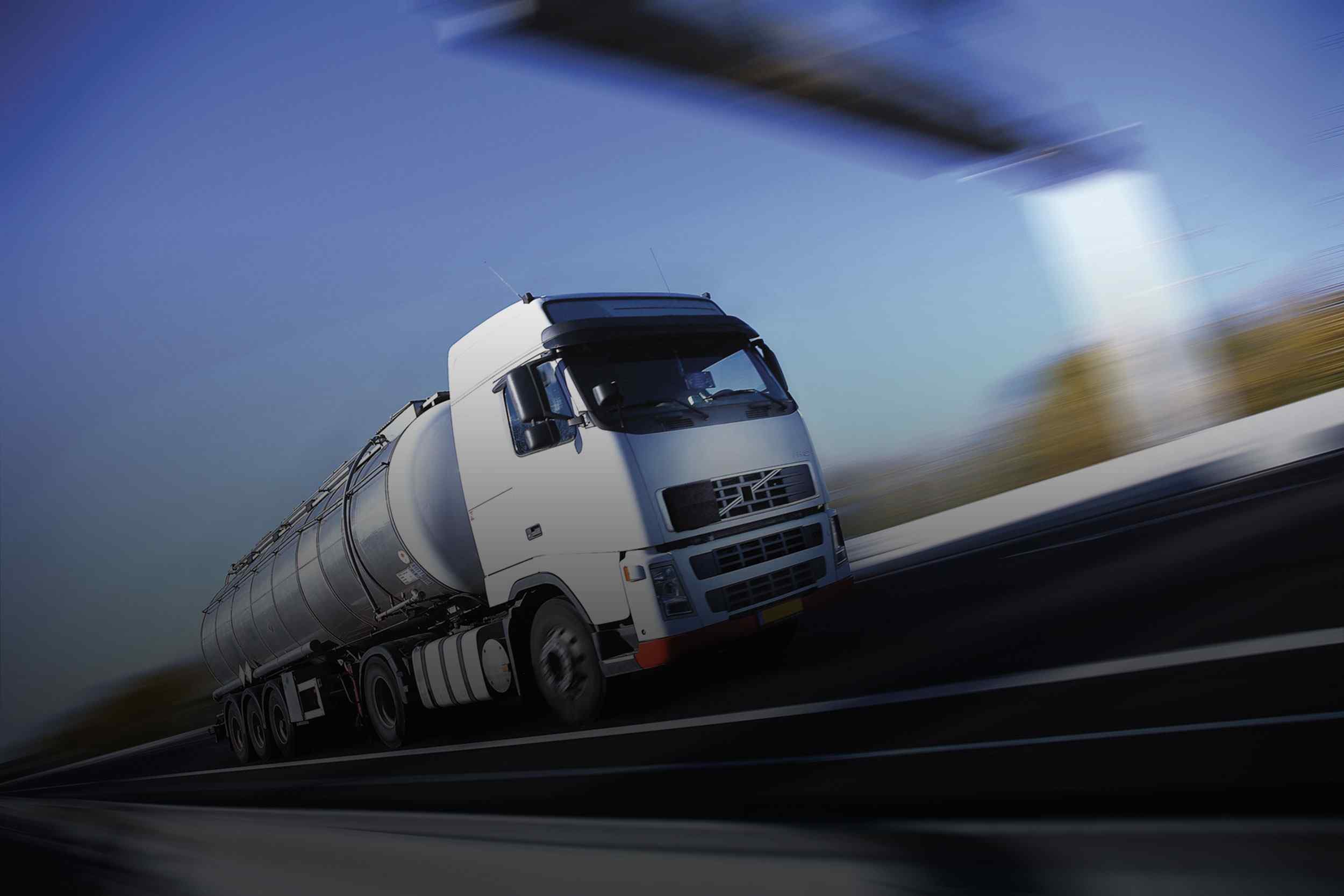http://www.karatasnakliyat.com/wp-content/uploads/2015/09/White-Truck-single.jpg